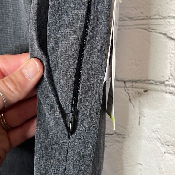 Old Navy Men’s Gray At the Knee 9” Inseam Shorts size medium NEW - Picture 3 of 6